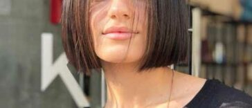 Coupes de cheveux courtes à la mode sans frange photo