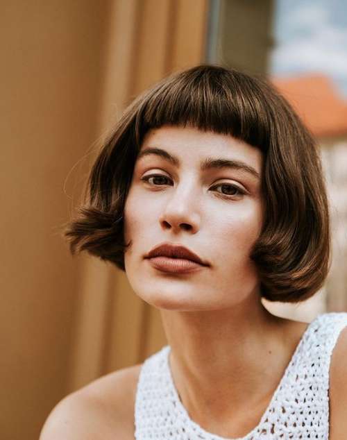 Carré de bob classique avec une frange