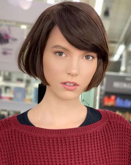 Bob avec une frange sur un côté