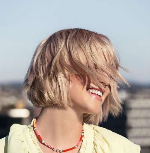 Bob-caret longueur au milieu du cou