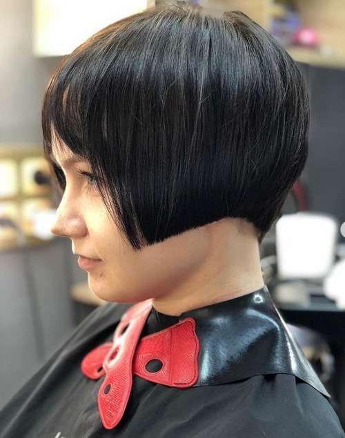 Bob Kare avec une frange 2021: photos de coupes de cheveux à la mode, tendances