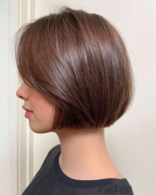 Bob Kare avec une frange 2021: photos de coupes de cheveux à la mode, tendances