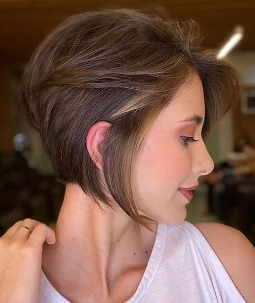 Bob Kare avec une frange 2021: photos de coupes de cheveux à la mode, tendances