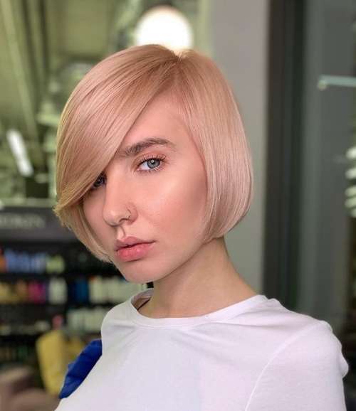 Bob Kare avec une frange 2021: photos de coupes de cheveux à la mode, tendances