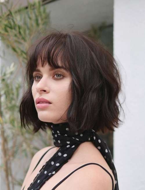 Bob Kare avec une frange 2021: photos de coupes de cheveux à la mode, tendances