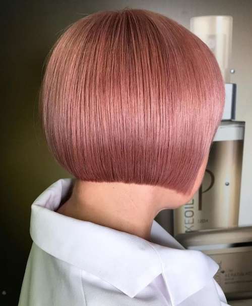 Bob Kare avec une frange 2021: photos de coupes de cheveux à la mode, tendances