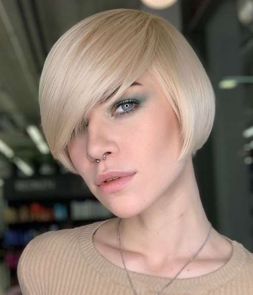 Bob Kare avec une frange 2021: photos de coupes de cheveux à la mode, tendances