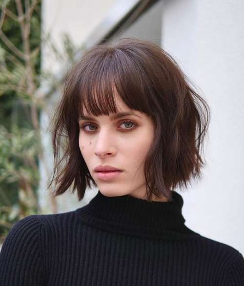 Bob Kare avec une frange 2021: photos de coupes de cheveux à la mode, tendances