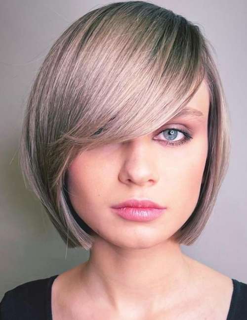 Bob Kare avec une frange 2021: photos de coupes de cheveux à la mode, tendances