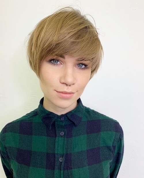 Bob Kare avec une frange 2021: photos de coupes de cheveux à la mode, tendances