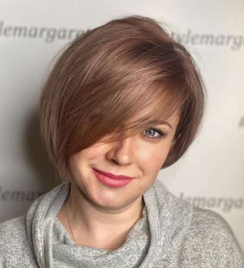 Bob Kare avec une frange 2021: photos de coupes de cheveux à la mode, tendances