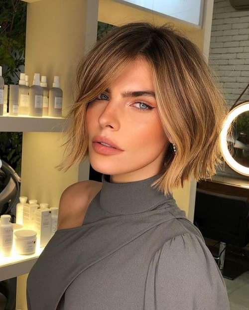 Bob Kare avec une frange 2021: photos de coupes de cheveux à la mode, tendances