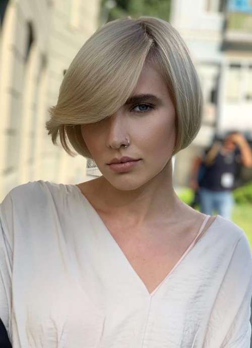 Bob Kare avec une frange 2021: photos de coupes de cheveux à la mode, tendances
