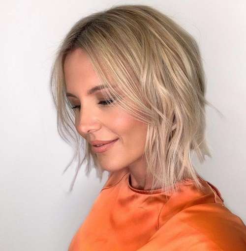 Bob Kare avec une frange 2021: photos de coupes de cheveux à la mode, tendances