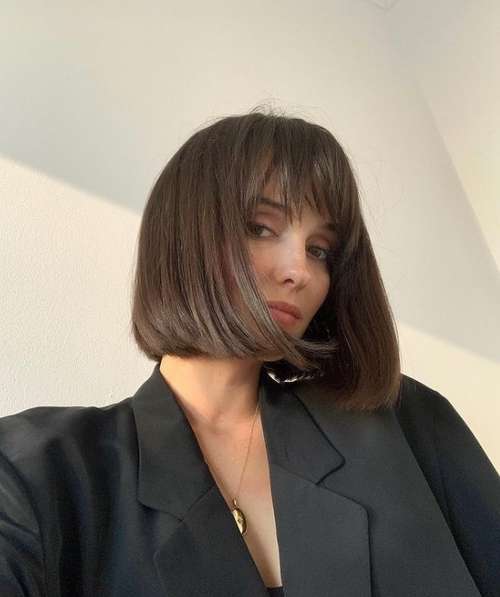 Bob Kare avec une frange 2021: photos de coupes de cheveux à la mode, tendances