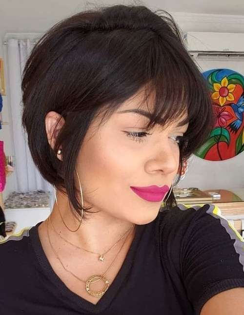 Bob Kare avec une frange 2021: photos de coupes de cheveux à la mode, tendances