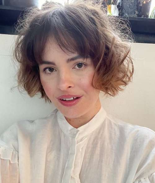 Bob Kare avec une frange 2021: photos de coupes de cheveux à la mode, tendances