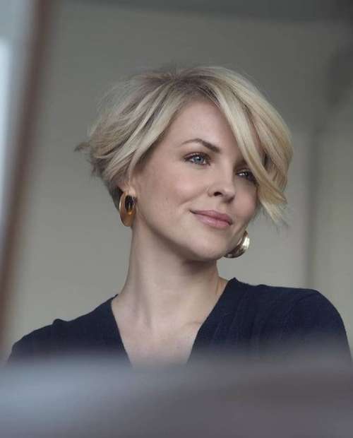 Bob Kare avec une frange 2021: photos de coupes de cheveux à la mode, tendances