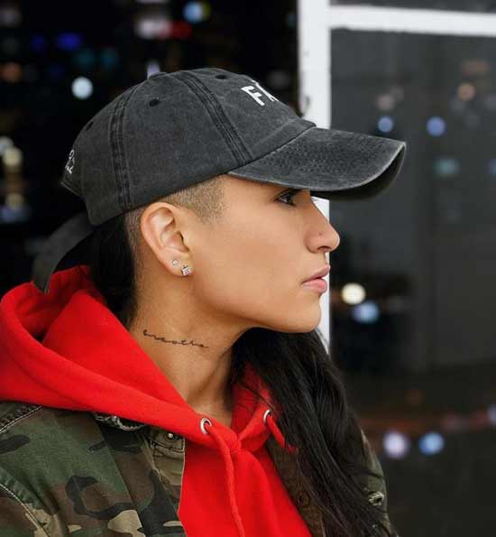 Coupe de cheveux longs et droits