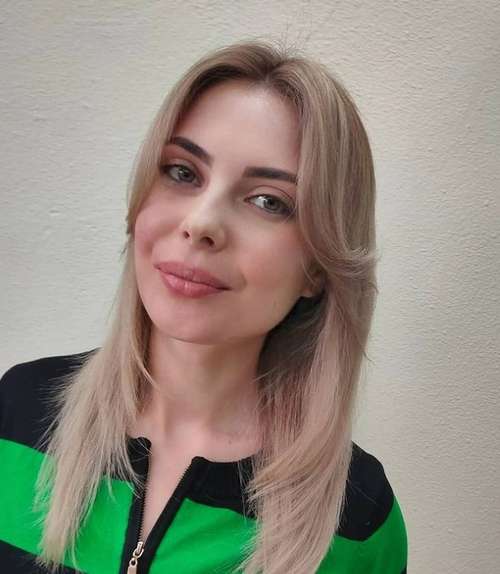 Coupes de cheveux pour cheveux mi-raides avec une frange