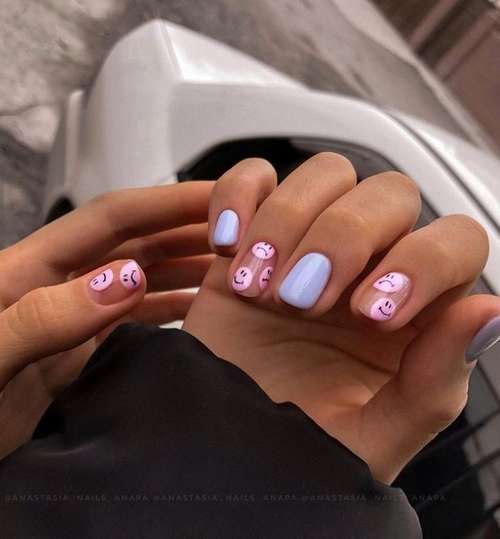 Manucure bicolore bleue