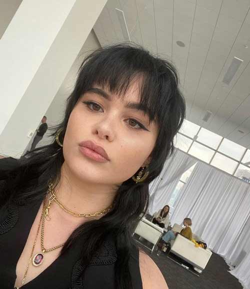 Coupe de cheveux maillet cheveux foncés visage rond