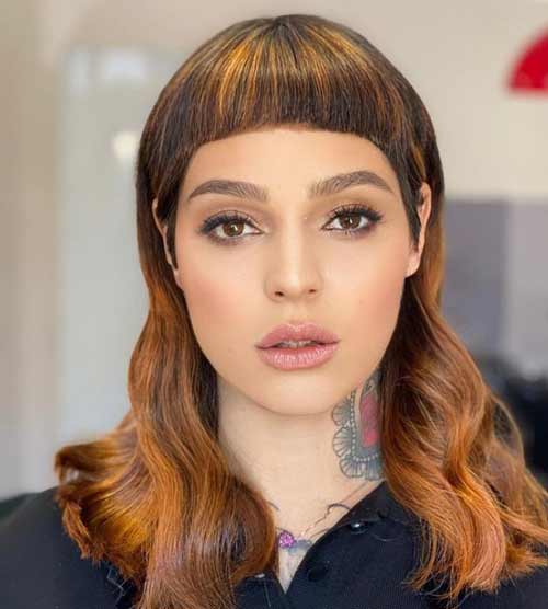 Coupes de cheveux à la mode pour les cheveux longs avec une frange