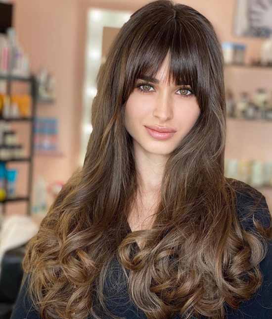 Coupes de cheveux femme pour cheveux longs 2021: photos, tendances