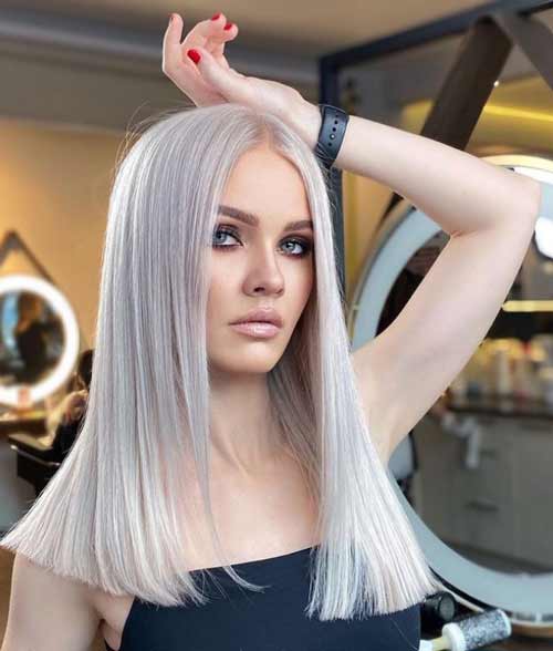 Coupe de cheveux à la mode sous les épaules