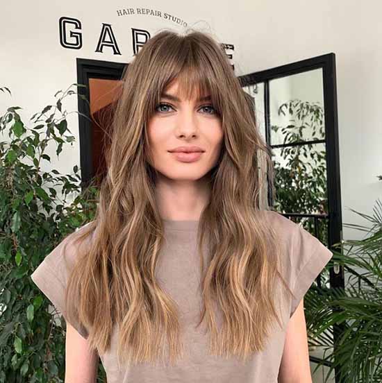 Coupes de cheveux femme pour cheveux longs 2021: photos, tendances