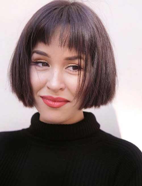 Carré à la mode avec une frange