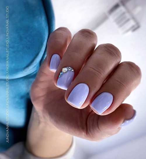 Clous de printemps avec strass