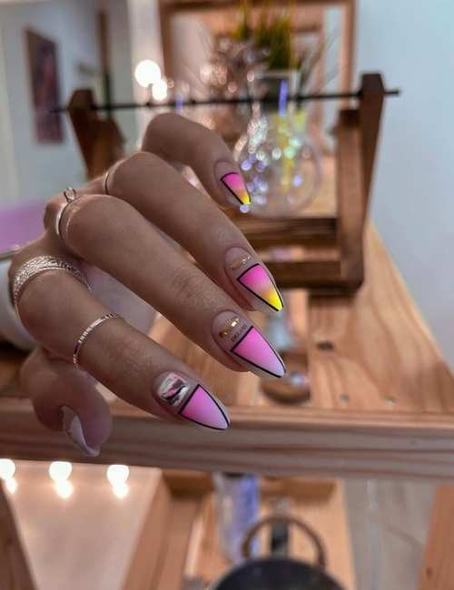 Ongles longs aux couleurs pastel printanières
