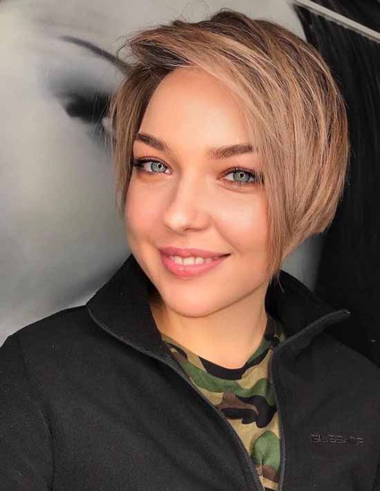 Une coupe de cheveux "Moscovite": photo pour cheveux courts et moyens