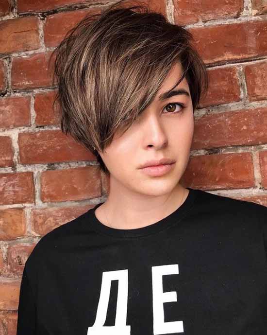 Une coupe de cheveux "Moscovite": photo pour cheveux courts et moyens