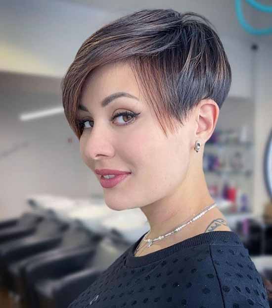 Une coupe de cheveux "Moscovite": photo pour cheveux courts et moyens