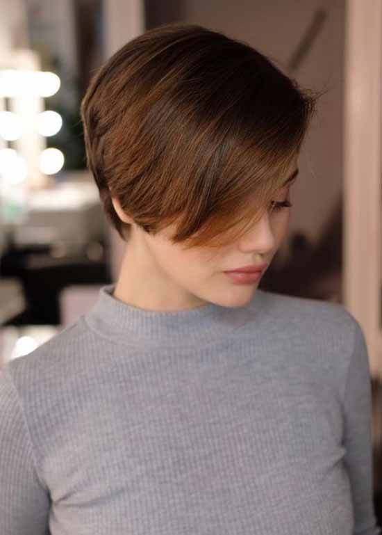 Une coupe de cheveux "Moscovite": photo pour cheveux courts et moyens