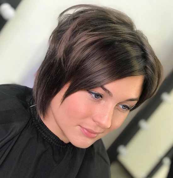 Une coupe de cheveux "Moscovite": photo pour cheveux courts et moyens