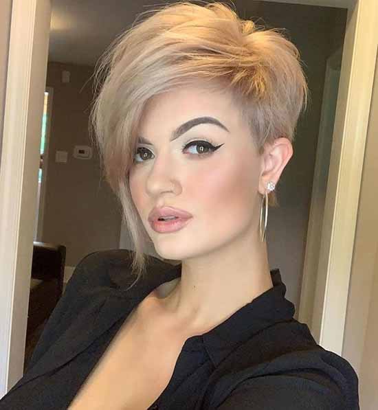 Une coupe de cheveux "Moscovite": photo pour cheveux courts et moyens