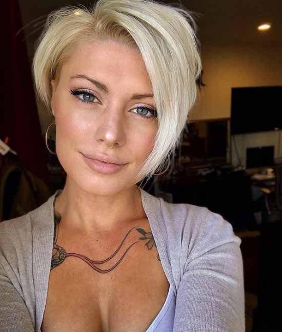 Une coupe de cheveux "Moscovite": photo pour cheveux courts et moyens