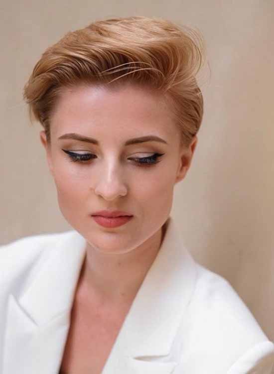 Une coupe de cheveux "Moscovite": photo pour cheveux courts et moyens