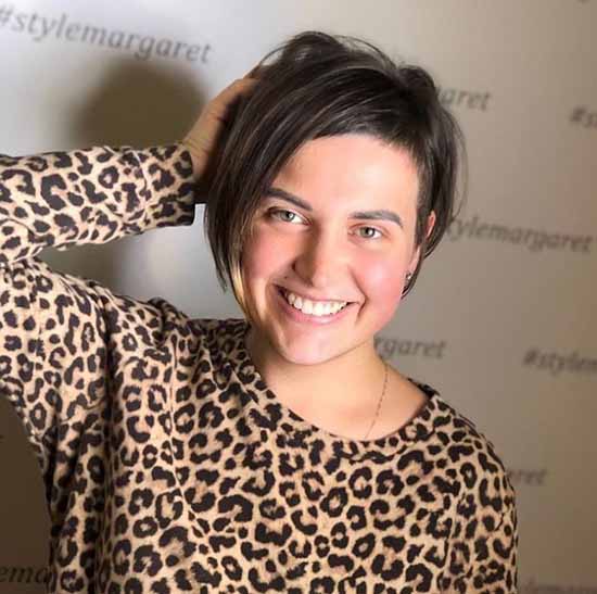 Une coupe de cheveux "Moscovite": photo pour cheveux courts et moyens