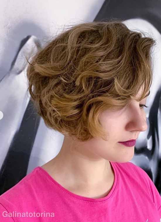 Une coupe de cheveux "Moscovite": photo pour cheveux courts et moyens
