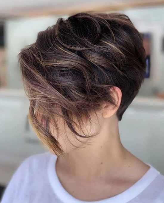 Une coupe de cheveux "Moscovite": photo pour cheveux courts et moyens