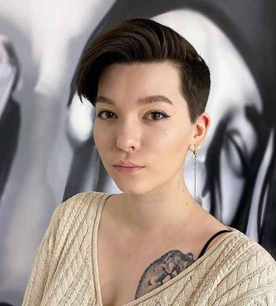 Une coupe de cheveux "Moscovite": photo pour cheveux courts et moyens