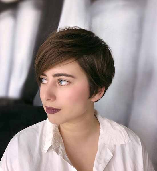 Une coupe de cheveux "Moscovite": photo pour cheveux courts et moyens
