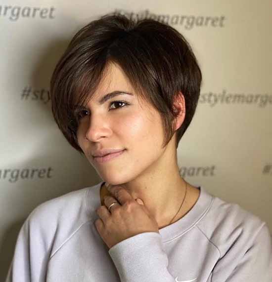 Une coupe de cheveux "Moscovite": photo pour cheveux courts et moyens