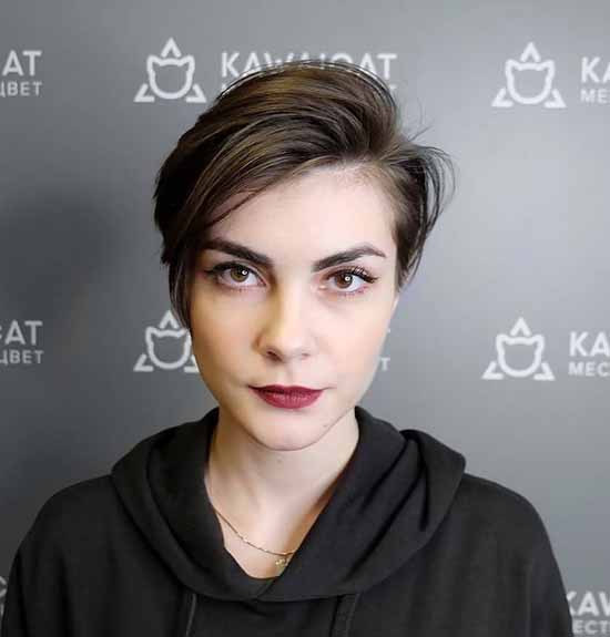 Une coupe de cheveux "Moscovite": photo pour cheveux courts et moyens