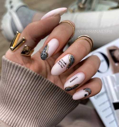 Gris avec du papier d'aluminium