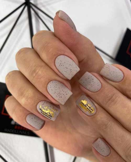 Matte nude avec feuille